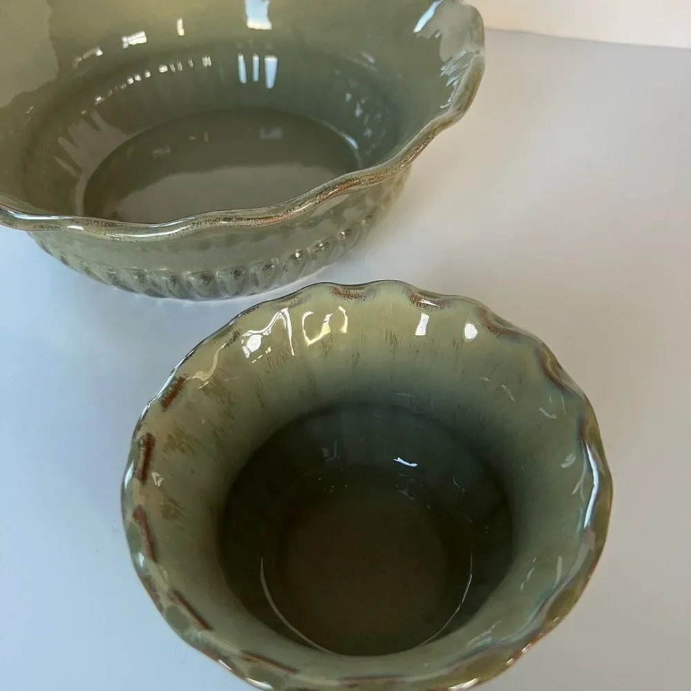 Source Unknown ceramic serving